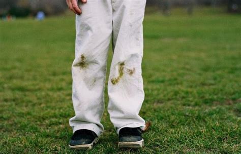 Чем можно отстирать траву на джинсах