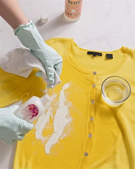 Чем отчистить краску с одежды