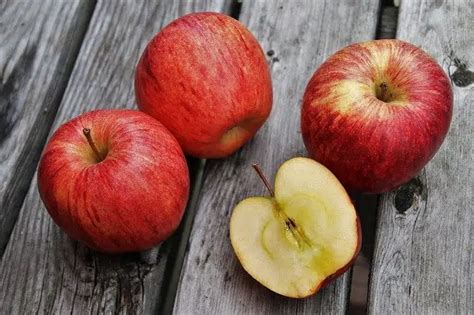 Чем полезны яблоки